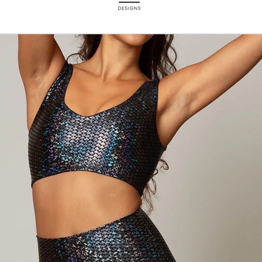 Emily Hsu active women Sz small Holographic Scale-Print bra Top Black/silver